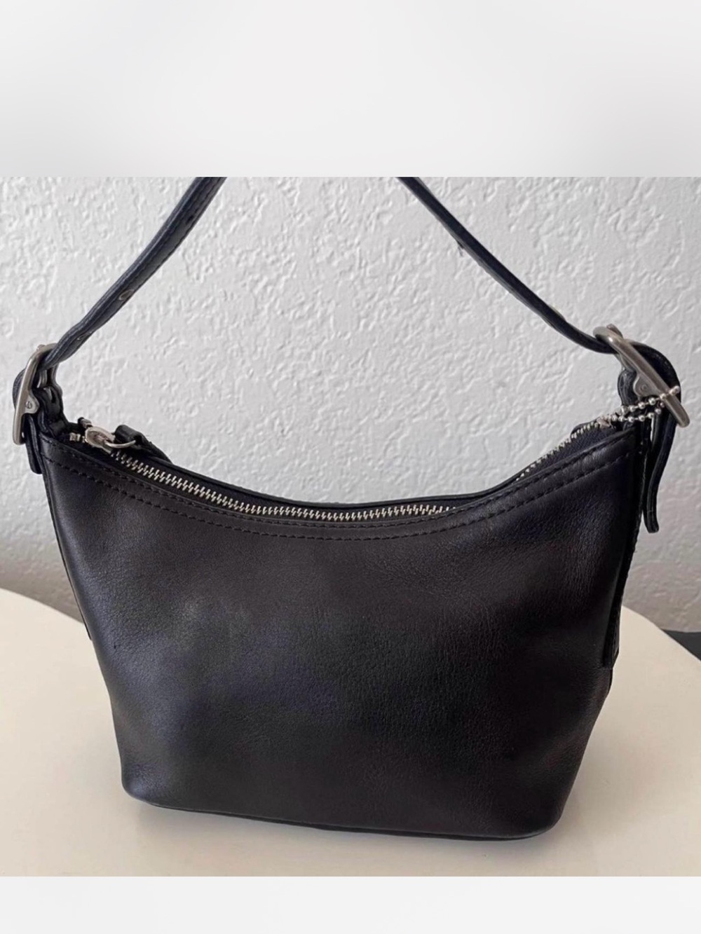 Classic Black Leather Shoulder Bag - Timeless Everyday Tote